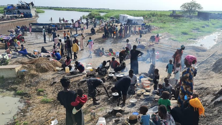 Geflüchtete kehren derzeit aus dem Sudan zurück in ihre Heimat Südsudan – in New Fangak finden sie Unterschlupf in einem Camp, das jedoch jetzt schon überfüllt ist. 