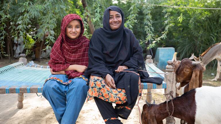 Yasmeen und ihre Tochter Muneeza im Süden Pakistans