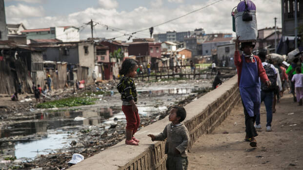 Kinder auf der Straße in Antananarivo, Madagaskar