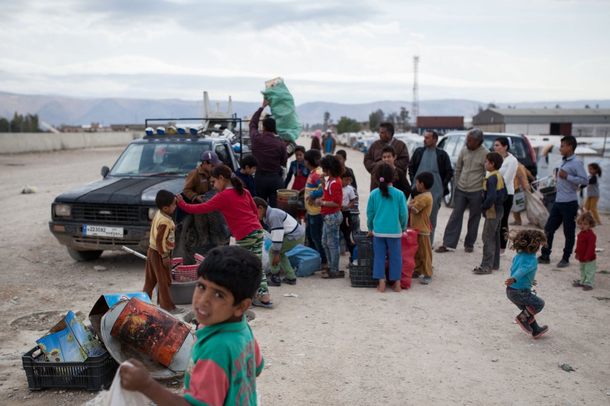 Vor dem Pick-up hat sich eine Schlange gebildet. ©Aktion gegen den Hunger/Florian Seriex