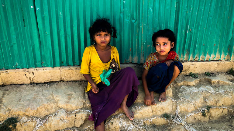 kinder-vor-wellblech-in-bangladesh kinder-vor-wellblech-in-bangladesh