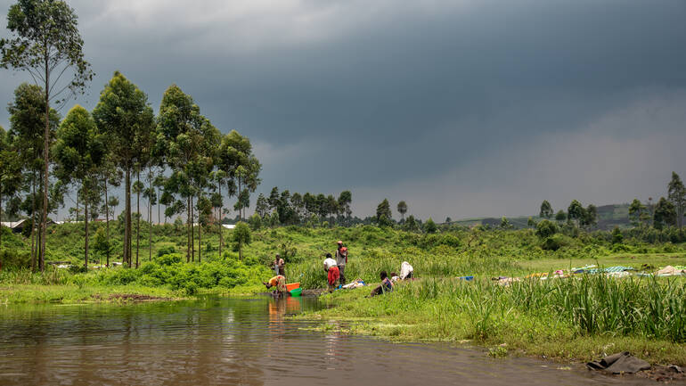 Frauen am See in der Demokratischen Republik Kongo