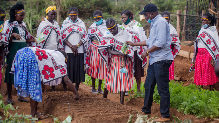 Frauen erlernen landwirtschaftliche Techniken in Kenia