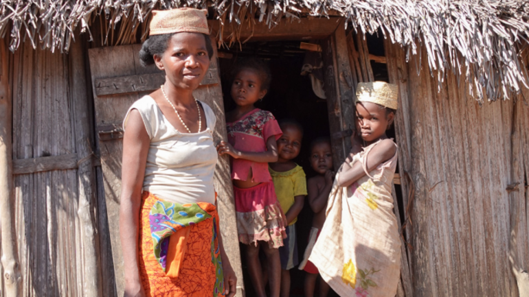 Marie Clarisse und ihre Kinder leben in Madagaskar und spüren die Auswirkungen der Klimakrise am eigenen Leib.