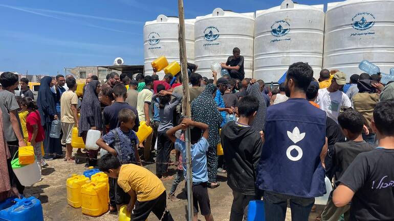 Trinkwasserverteilung in Gaza Trinkwasserverteilung in Gaza