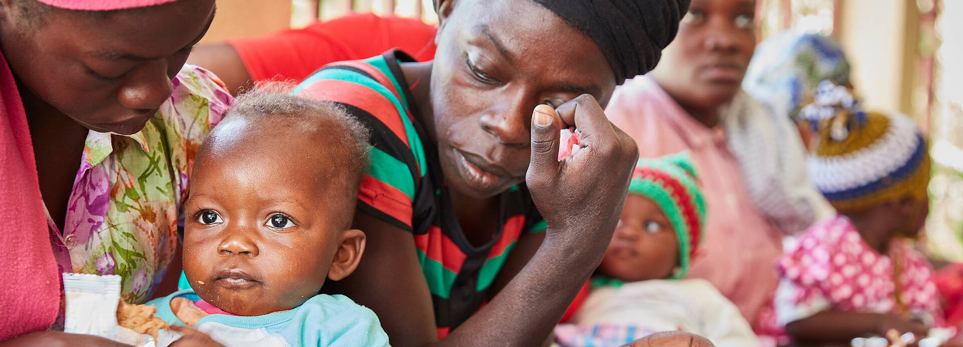 Mutter mit unterernährtem Kind in Haiti