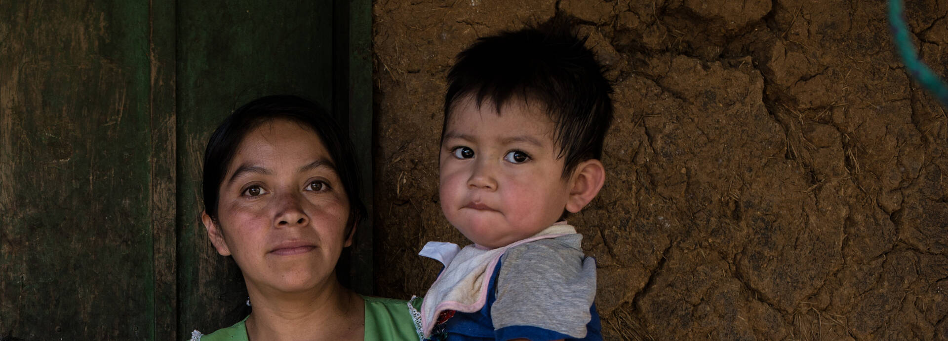 Josefina aus Guatemala mit ihrer Mutter und ihren zwei Kindern.