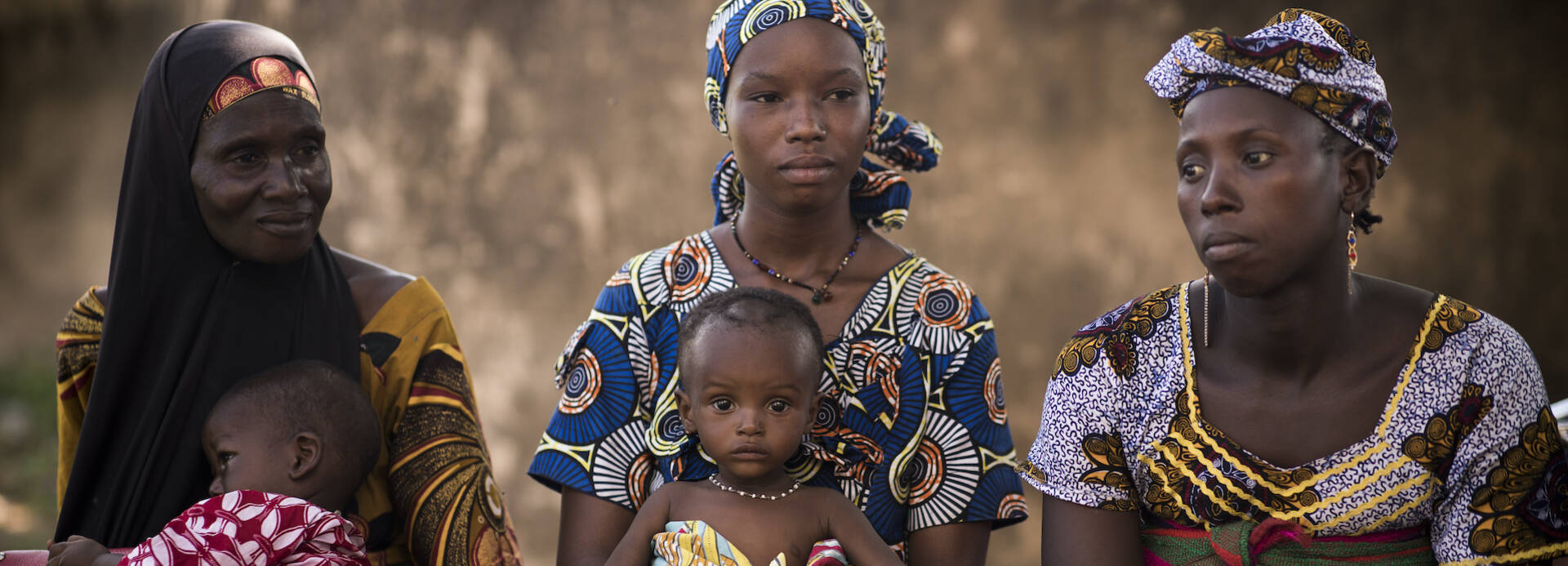 Mütter mit ihren Kindern in Mali