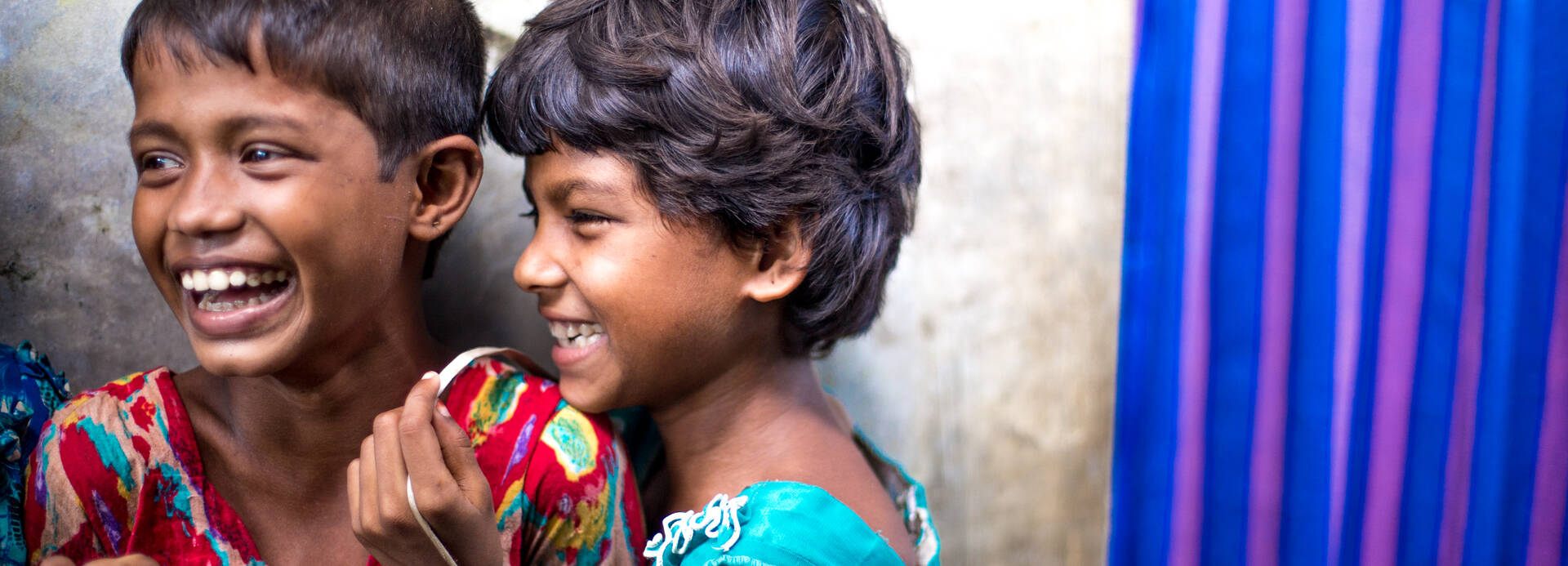 lächelnde Mädchen in Bangladesch