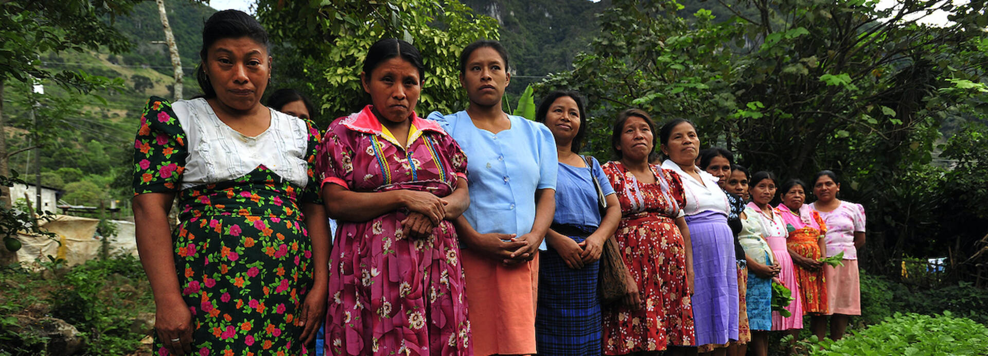 Eine Reihe von Frauen und Mädchen in Guatemala Eine Reihe von Frauen und Mädchen in Guatemala