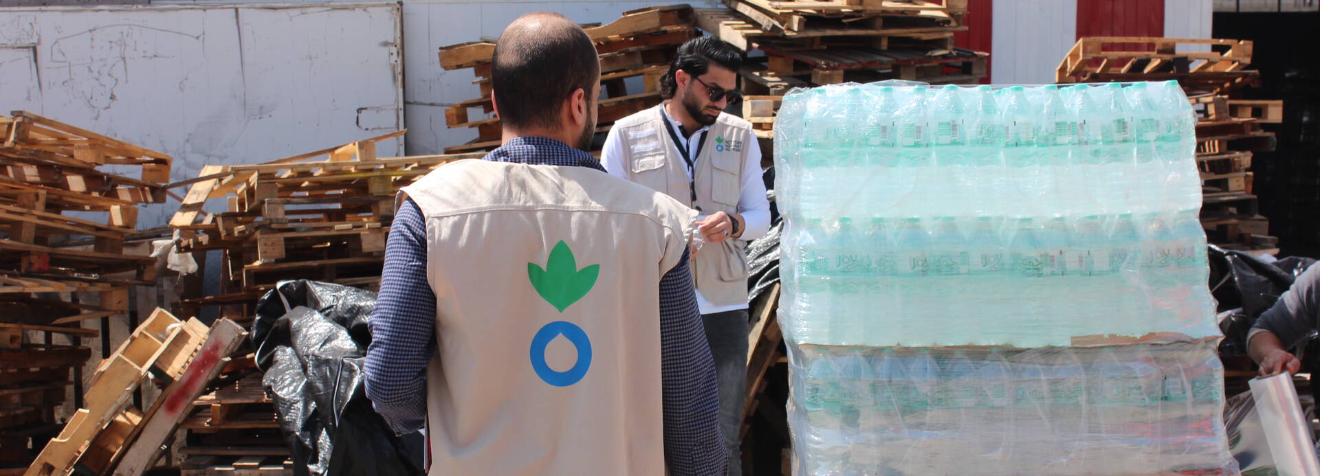 Aktion gegen den Hunger verteilt sauberes Wasser zur Eindämmung von COVID-19 in Gaza. Aktion gegen den Hunger verteilt sauberes Wasser zur Eindämmung von COVID-19 in Gaza.