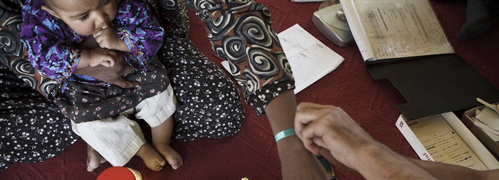 Mutter und Kind aus Afghanistan werden von Aktion gegen den Hunger versorgt Mutter und Kind aus Afghanistan werden von Aktion gegen den Hunger versorgt