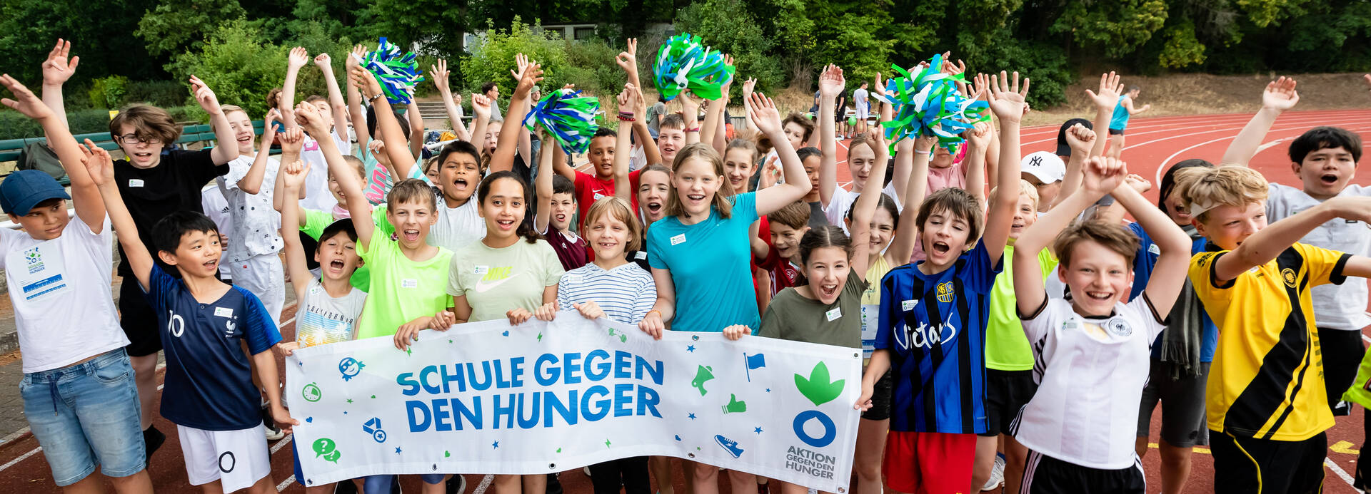 Schüler*innen jubeln Schüler*innen jubeln