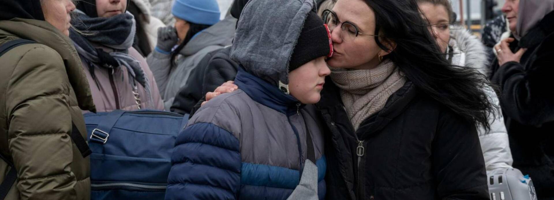 Mutter küsst Sohn Mutter küsst Sohn