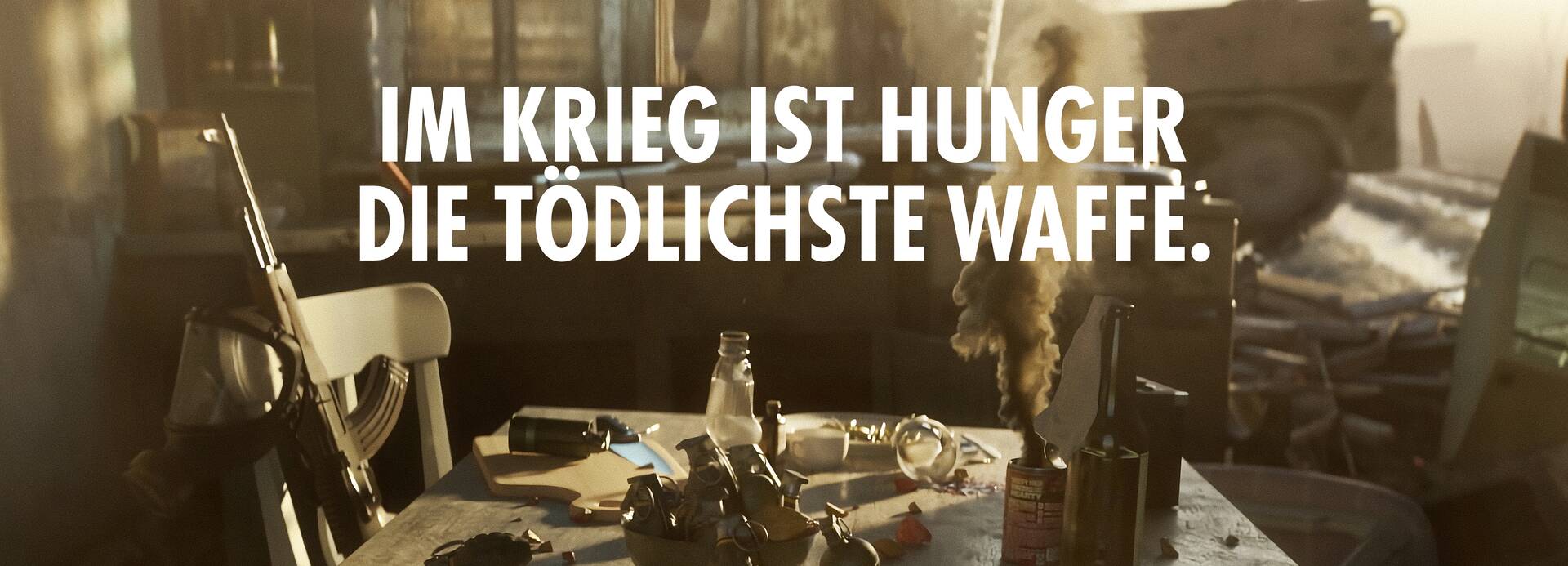 Im Krieg ist Hunger die tödlichste Waffe: Küchentisch mit Waffen, Kugeln, Granaten Im Krieg ist Hunger die tödlichste Waffe: Küchentisch mit Waffen, Kugeln, Granaten