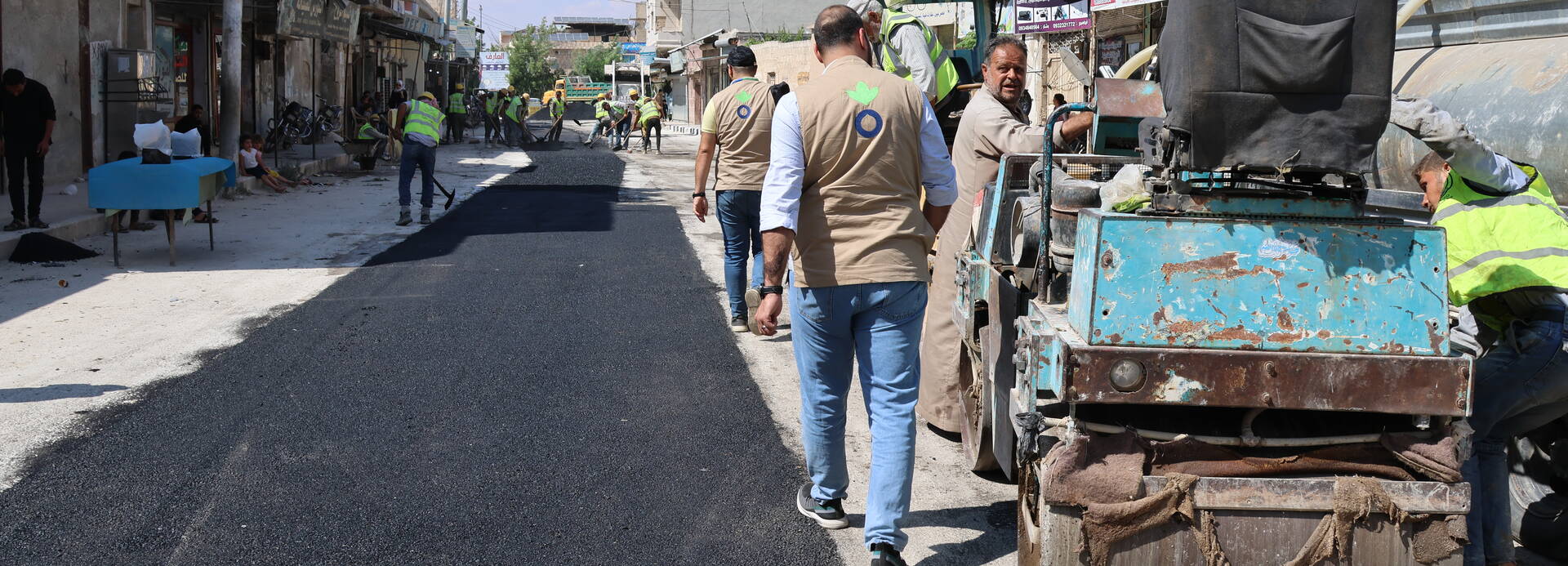 In Syrien unterstützen wir bei der Reparatur von Wasserleitungen während des Wiederaufbaus In Syrien unterstützen wir bei der Reparatur von Wasserleitungen während des Wiederaufbaus
