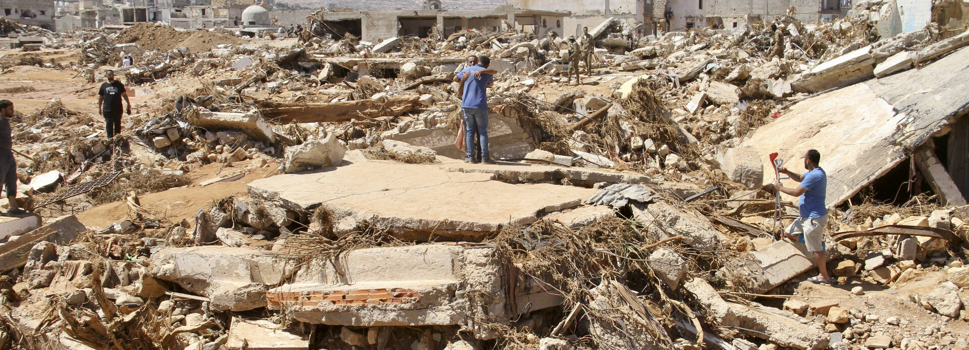 Trümmerberge nach Überschwemmungen in Libyen.