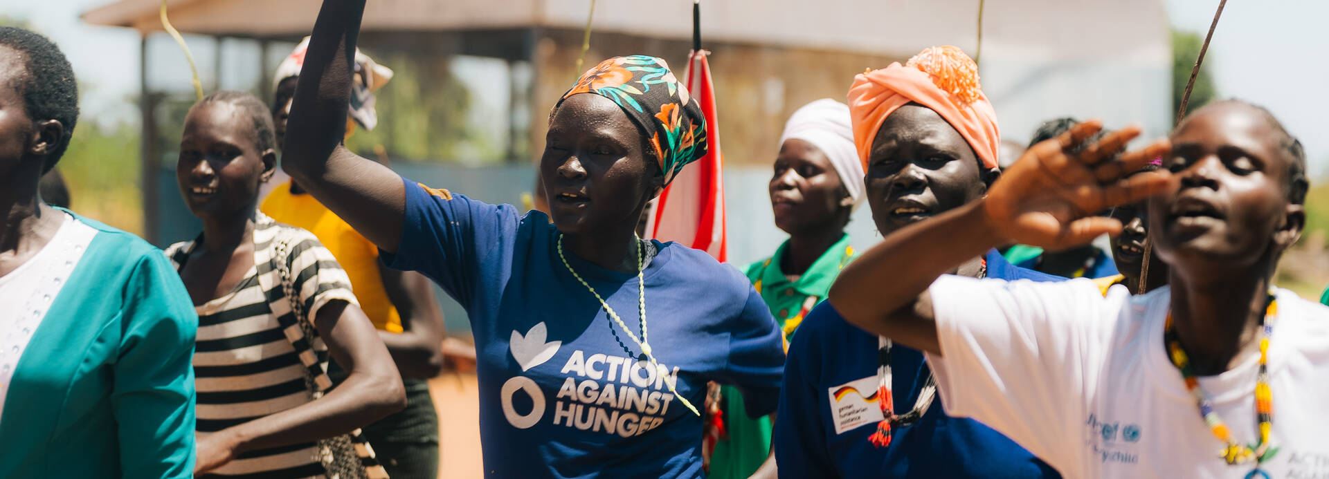 Frauen aus dem Südsudan, darunter Mitarbeiterinnen von Aktion gegen den Hunger und anderen Organisationen bei einer gemeinsamen Aktion