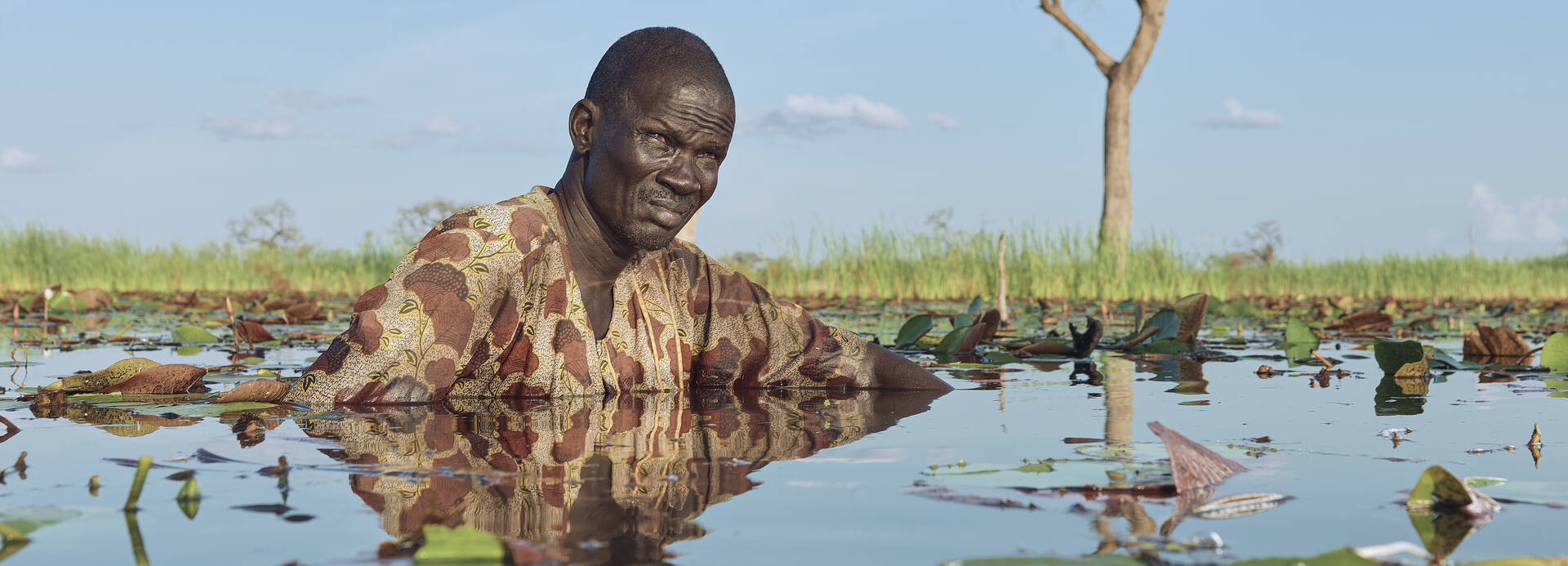 Mann im Wasser: Überschwemmungen im Südsudan