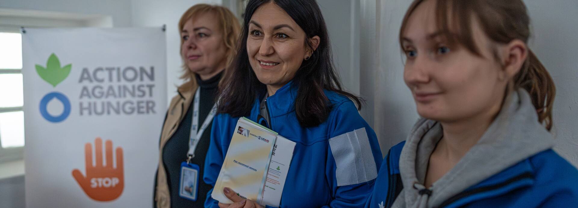 v.l.n.r.: Olha (Psychologin), Tetiana (Hebamme) und Anastasia (Gynäkologin) in der Klinik in Kurmany, Ukraine.