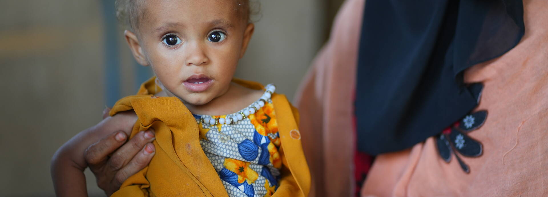 Ali Ahmeds Kind auf dem Schoß der Mutter Ali Ahmeds Kind auf dem Schoß der Mutter