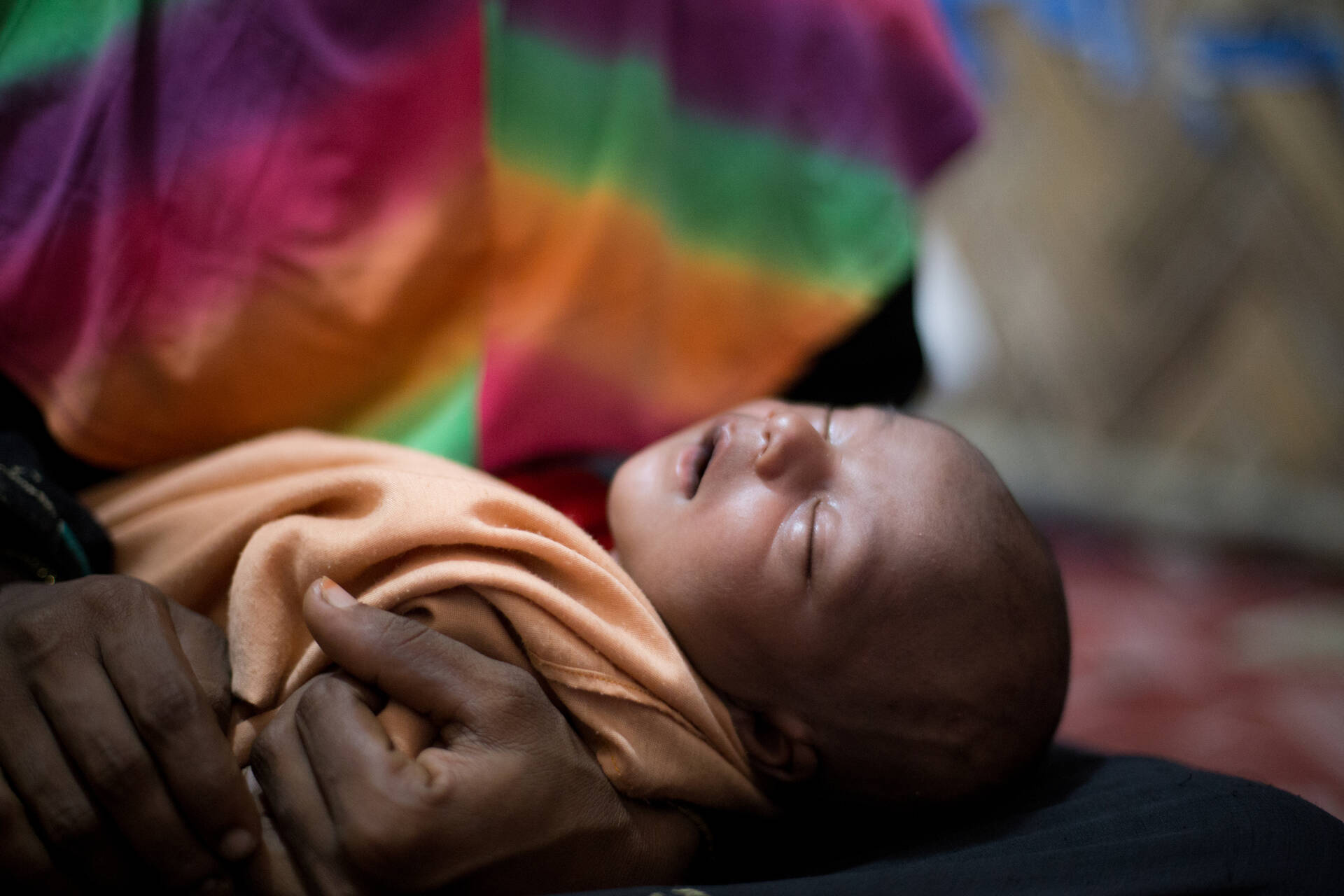 Dildars neugeborenes Baby schläft friedlich. Dildars neugeborenes Baby schläft friedlich.