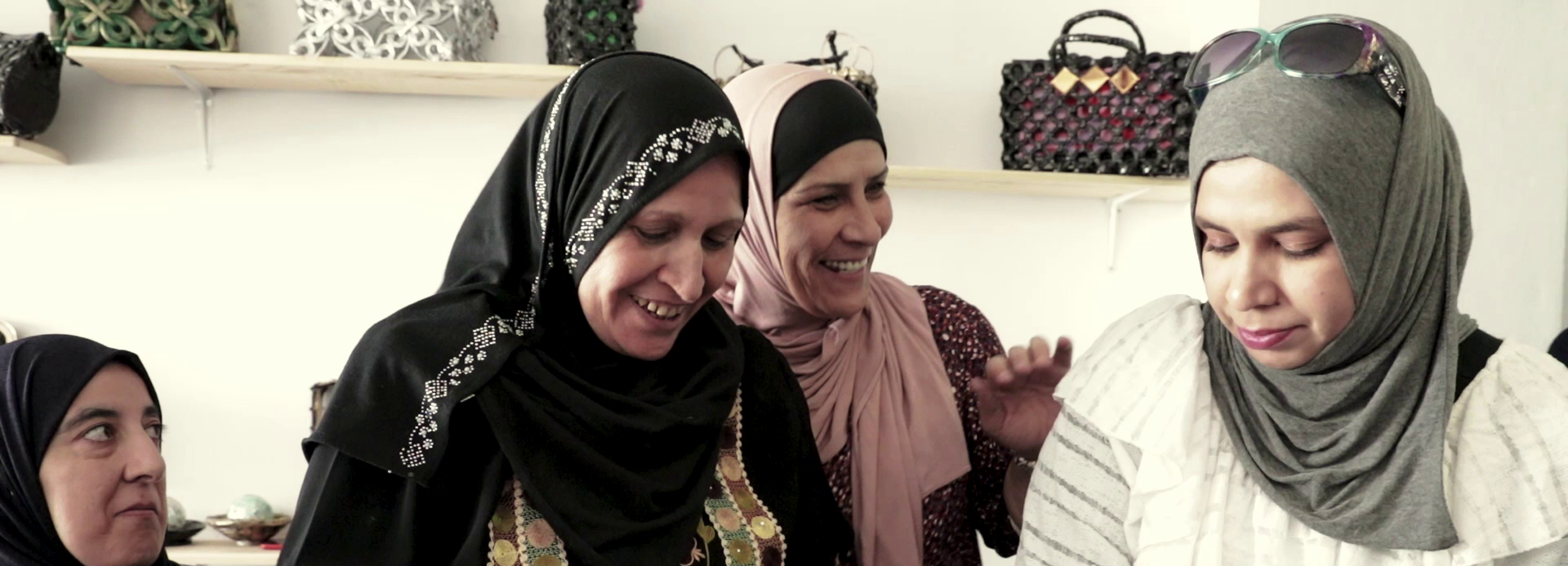 Sameera und den anderen Frauen macht die Arbeit im Projekt Spaß