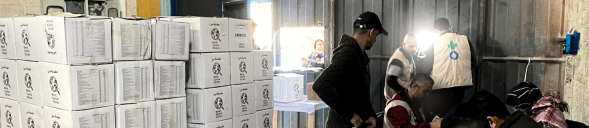 Aktion gegen den Hunger verteilt nach der Umsetzung des Waffenruhe Lebensmittelpakete im nördlichen Gazastreifen. Aktion gegen den Hunger verteilt nach der Umsetzung des Waffenruhe Lebensmittelpakete im nördlichen Gazastreifen.