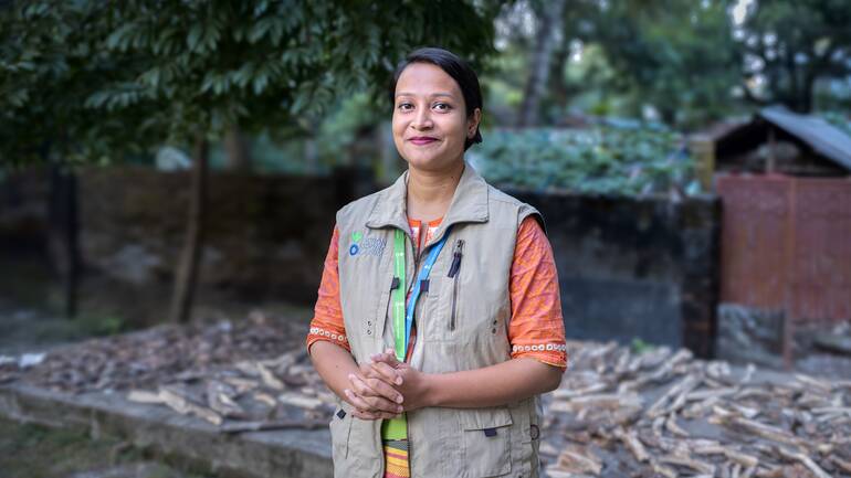 Eine Mitarbeiterin von Aktion gegen den Hunger in Bangladesch