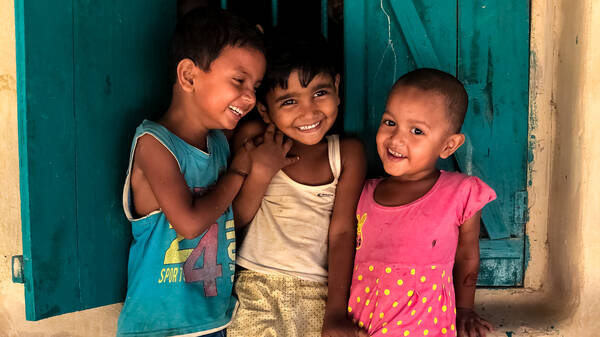 kinder-lachen-in-bangladesch kinder-lachen-in-bangladesch