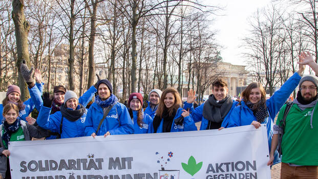 Mitarbeitende von Aktion gegen den Hunger auf Wir haben es satt Demonstration 