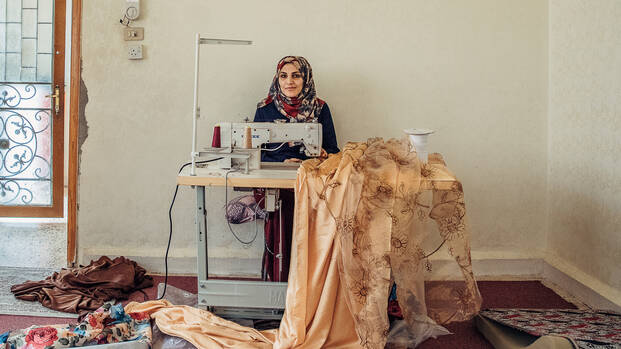 Frau in Jordanien näht.
