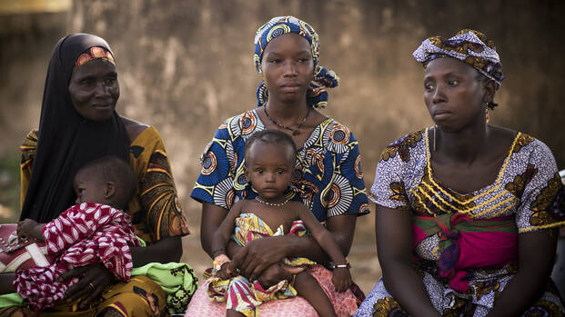 Mütter mit ihren Kindern in Mali