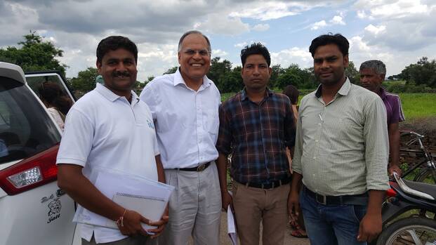 Ashwini Kakkar (Zweiter von links) und Mitarbeiter Aktion gegen den Hunger Indien