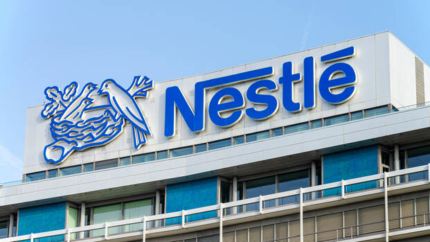 Das Nestlé-Logo auf dem Dach der Zentrale