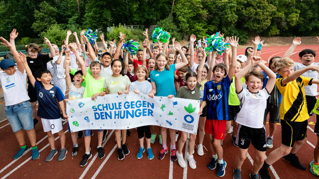 Schüler*innen jubeln