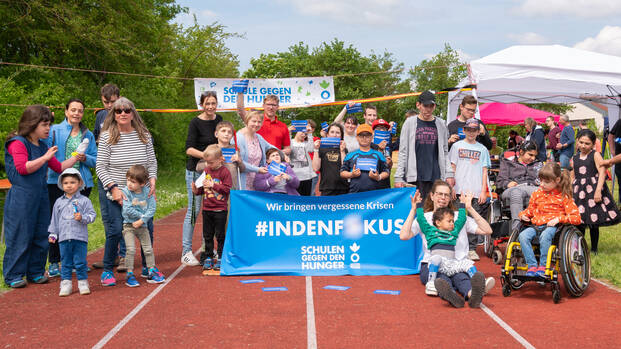 Schüler*innen und Lehrer*innen der Graf-zu-Bentheim-Schule beim Lauf der Schulen gegen den Hunger