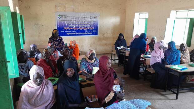 In Dindrow, in der Gemeinde Kurmuk im Südosten des Sudan, gaben Aktion gegen den Hunger zusammen mit einer lokalen Partner-Organisation im April 2023 eine Schulung zur Unterstützung von Müttern bei der Ernährung von Säuglingen und Kleinkindern.