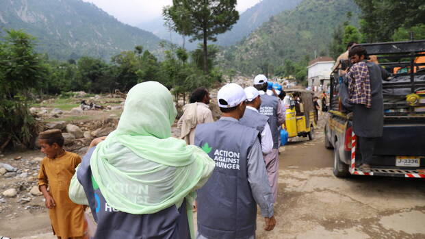 Mitarbeitende von Aktion gegen den Hunger leisten Hilfe in Pakistan