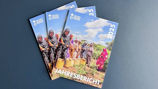 Gedruckte Exemplare Jahresbericht 2025 von Aktion gegen den Hunger