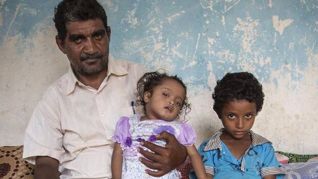 Vater und seine Kinder im Jemen